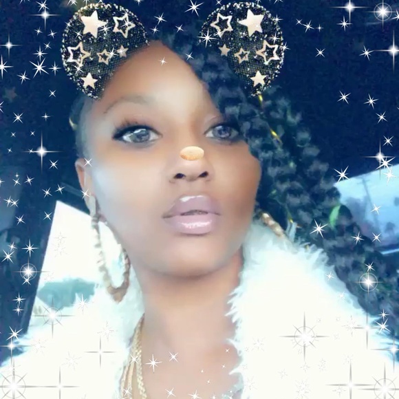 Meet your Posher, Danielle - Picture 1 of 1